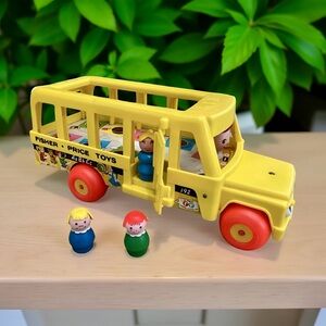 Vintage Fisher-Price Little People School Bus #192 w/ Wood Figures